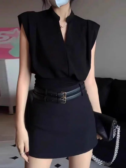 Cropped V-neck Sleeveless Blouse
